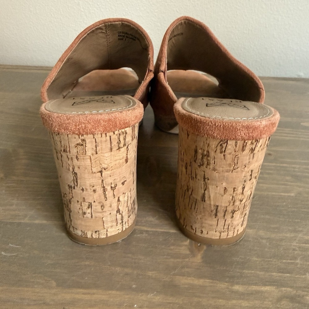 Beast Fashion Womens 7 Tan Brown Faux Suede Peep Toe Slip On Cork Heels Sandals - Picture 5 of 9